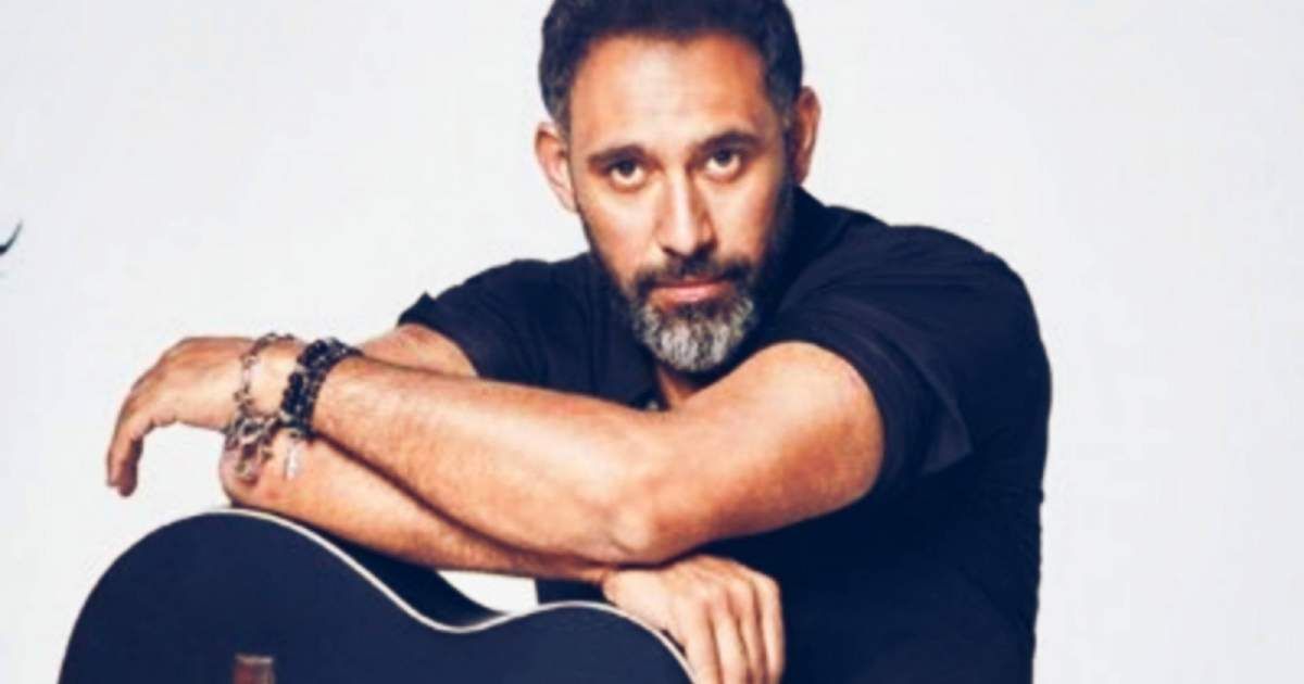 شاهد .. بالصورة - عمرو مصطفى أفضل فنان للعام 2022