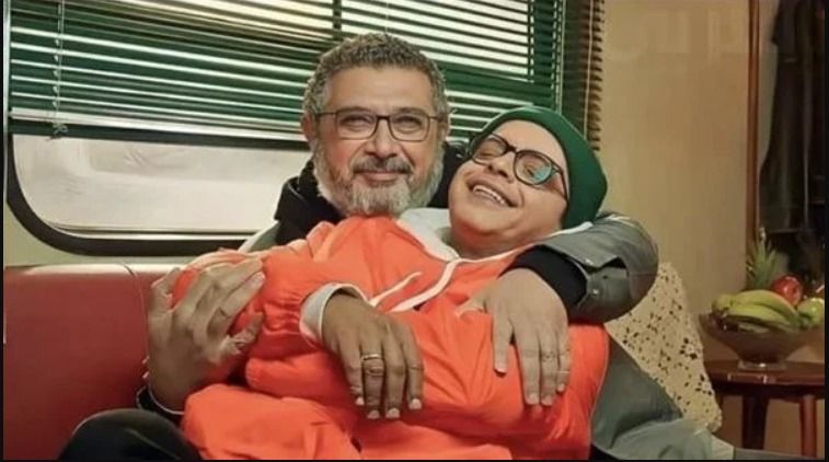 هنيدي مدفي في حضن ماجد الكدواني : بنعيد مشهد عسكر في المعسكر