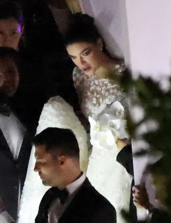 شاهد .. للمرة الرابعة..مارك أنتوني طليق جينيفر لوبيز يدخل القفص الذهبي