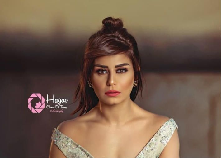 منة فضالي تدافع عن مساعدتها : مظلومة و غلبانة