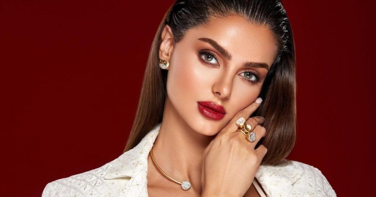 شاهد .. ماهلاغا جابري تطل بالفيراري.. وتخطف الأنظار في السعودية