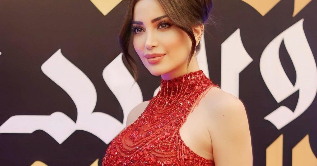 شاهد .. الكشف عن سعر فستان نسرين طافش الأحمر من تصميم يوسف الجسمي