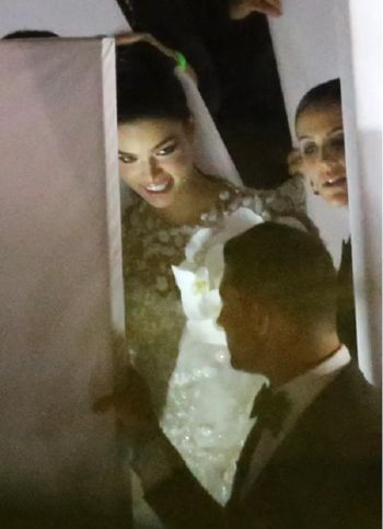 شاهد .. للمرة الرابعة..مارك أنتوني طليق جينيفر لوبيز يدخل القفص الذهبي