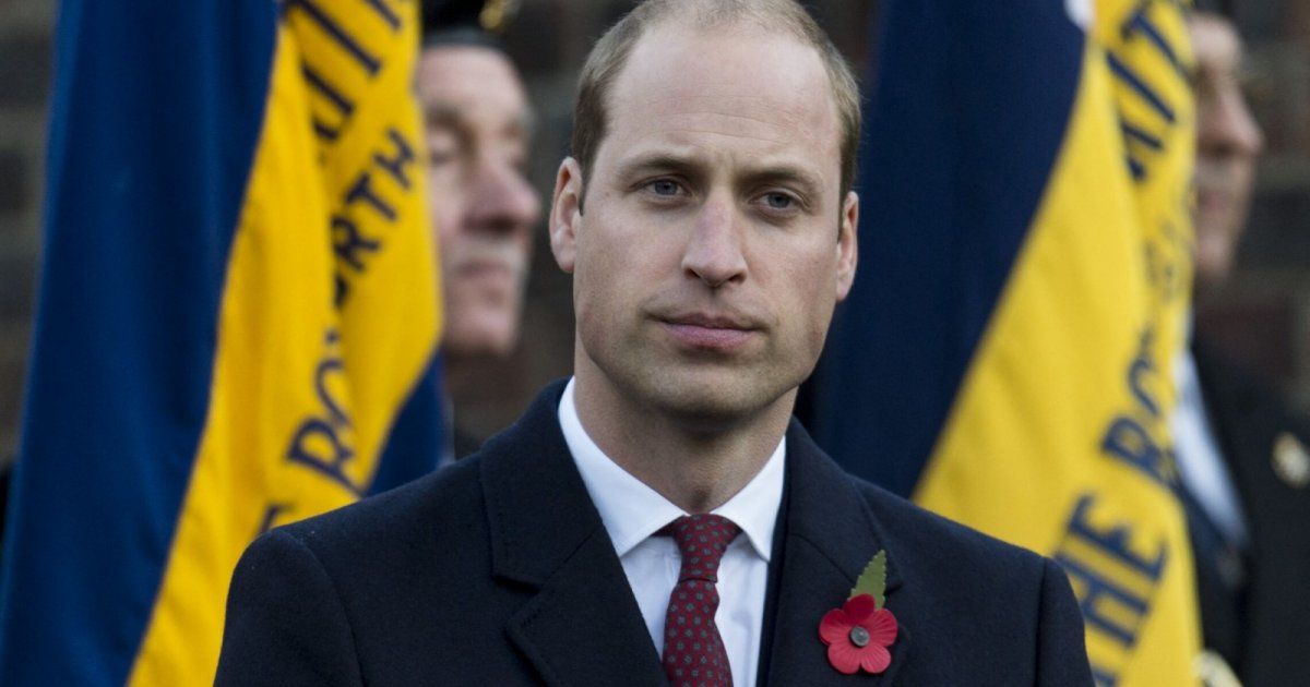 شاهد .. الأمير ويليام يخترق 5 قواعد ملكية صارمة