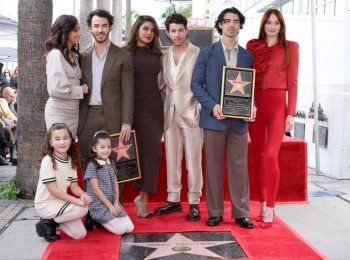 شاهد .. بالصور - الظهور الأول لإبنة نيك جوناس وبريانكا شوبرا