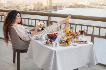 شاهد .. بعد ظهورها بالبيجاما.. عبير صبري تتعرض لهجوم واسع