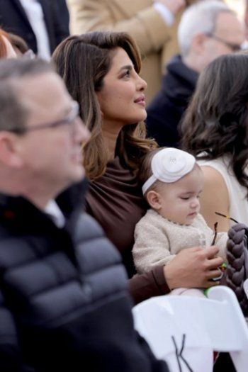 شاهد .. بالصور - الظهور الأول لإبنة نيك جوناس وبريانكا شوبرا