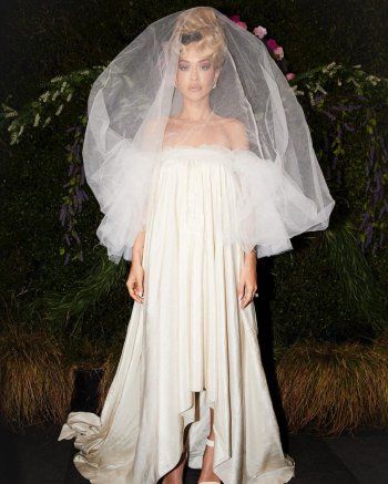 شاهد .. بالصور - ريتا أورا بفستان العرس: "هذا ليس حفل الزفاف الذي طالما حلمت به"