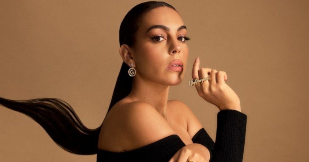 شاهد .. جورجينا رودريغيز بتسريحة شعر غريبة وإطلالتها تبهر الجمهور