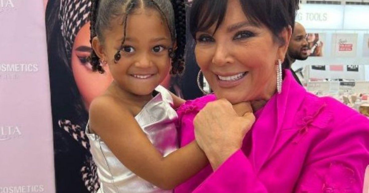 شاهد .. كريس جينر والدة كايلي جينر توجه رسالة مؤثرة لحفيدتها في عيد ميلادها-بالصور