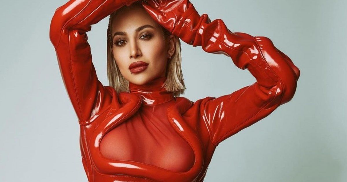 شاهد .. بالصور- مودل روز تستعرض مفاتنها بإطلالة مثيرة