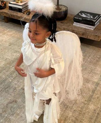 شاهد .. كريس جينر والدة كايلي جينر توجه رسالة مؤثرة لحفيدتها في عيد ميلادها-بالصور