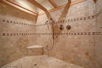 شاهد .. فخامة ورقي ومساحات شاسعة.. جولة في قصر ملك البوب الراحل مايكل جاكسون