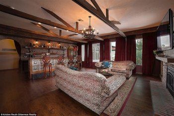 شاهد .. فخامة ورقي ومساحات شاسعة.. جولة في قصر ملك البوب الراحل مايكل جاكسون