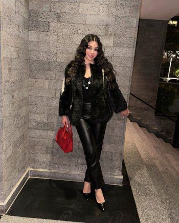 شاهد .. هيفا وهبي فاتنة بالأسود في جلسة تصوير جديدة من القاهرة-بالصور