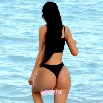 شاهد .. كايلي جينر تطل بملابس السباحة.. ورشاقتها مدهشة