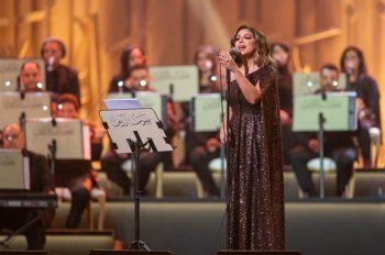 شاهد .. إليكم سعر فستان أنغام الذي تألقت به في الرياض...من تصميم زهير مراد