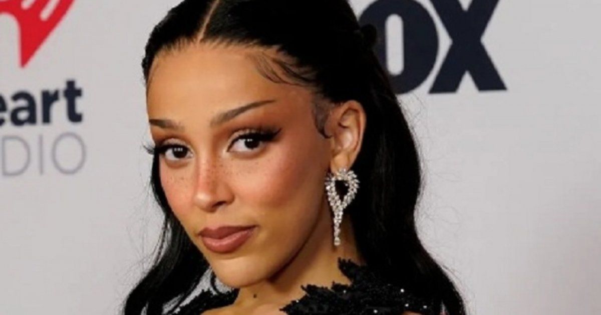 شاهد .. هل ستتحول دوجا كات الى ذكر؟