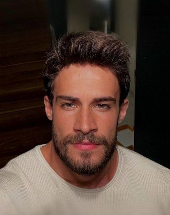 شاهد .. بعد مرور 15 سنة .. طفل "العشق الممنوع" أصبح شاباً وسيماً للغاية وهذه صوره