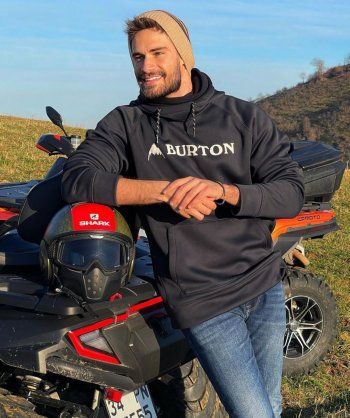 شاهد .. بعد مرور 15 سنة .. طفل "العشق الممنوع" أصبح شاباً وسيماً للغاية وهذه صوره