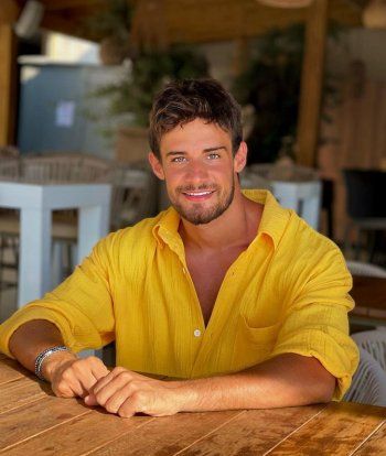 شاهد .. بعد مرور 15 سنة .. طفل "العشق الممنوع" أصبح شاباً وسيماً للغاية وهذه صوره