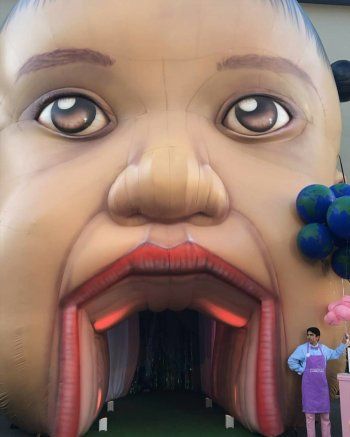 شاهد .. مجسم مخيف للغاية في عيد ميلاد إبنة كايلي جينر.. فما سببه؟