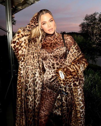 شاهد .. كلوي كارداشيان تخطف الأنظار بنقشة الفهد.. وهكذا برزت رشاقتها