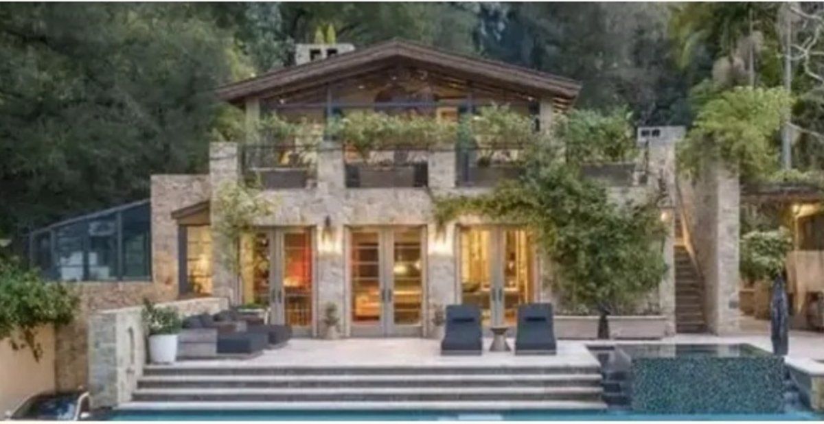 شاهد .. بالصور - جينيفر لوبيز تعرض قصرها الفخم في لوس أنجلوس للبيع.. إليكم المبلغ الذي طلبته