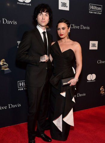 شاهد .. بالصور - للمرة الأولى ديمي لوفاتو وحبيبها على السجادة الحمراء