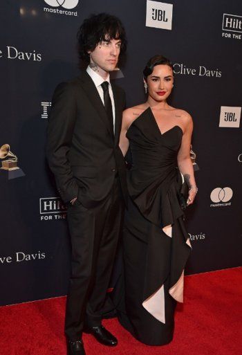 شاهد .. بالصور - للمرة الأولى ديمي لوفاتو وحبيبها على السجادة الحمراء