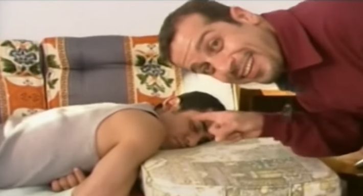 احمد حلمي نايم في كواليس فيلم ” سهر الليالي “