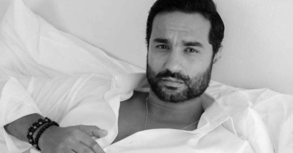 شاهد .. كريم فهمي يحتفل بتوقيع روايته "مملكة الموت"