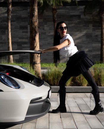 شاهد .. بالصور- لاميتا فرنجية تستعرض مفاتنها بإطلالة جريئة