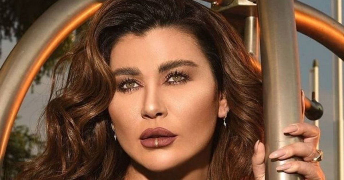 شاهد .. بالفيديو- نادين الراسي تتمايل على أنغام "إصعد للكمر" لرحمة رياض