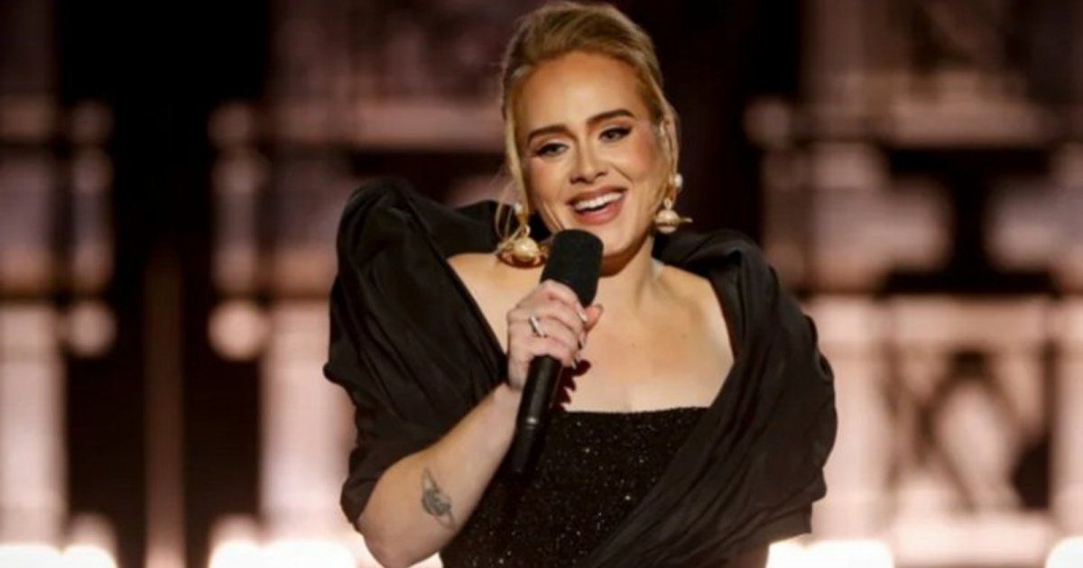 شاهد .. لحظات مؤثرة وبكاء خلال تكريم أديل في حفل "Grammy Awards"