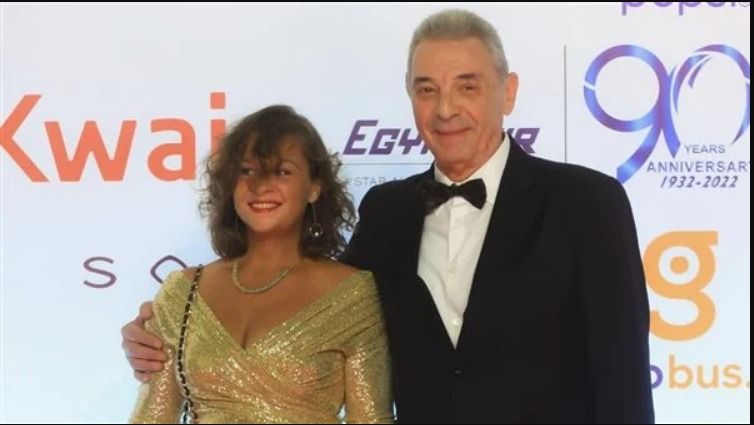 شاهد الظهور الأول لزوجة محمود حميدة بالحجاب – صورة