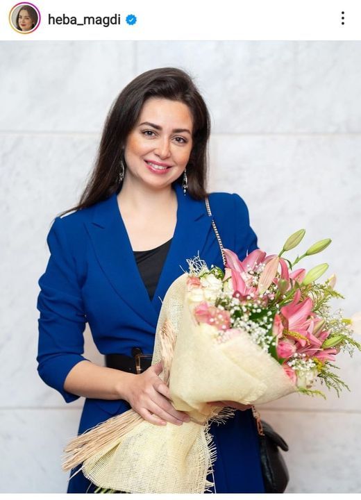 سؤال للفنانة هبة مجدي: الورد ده لمين ياست هانم وبمناسبة ايه؟