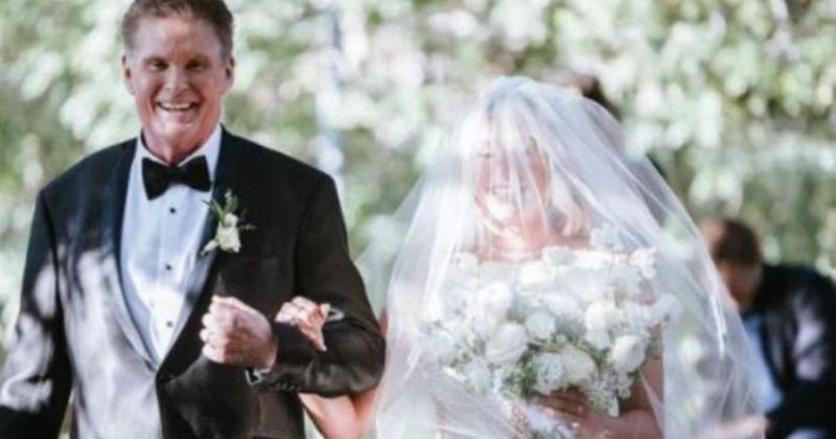 شاهد .. بطل باي ووتش ديفيد هاسلهوف يحتفل بزفاف ابنته الذي يشبه الأساطير -بالصور