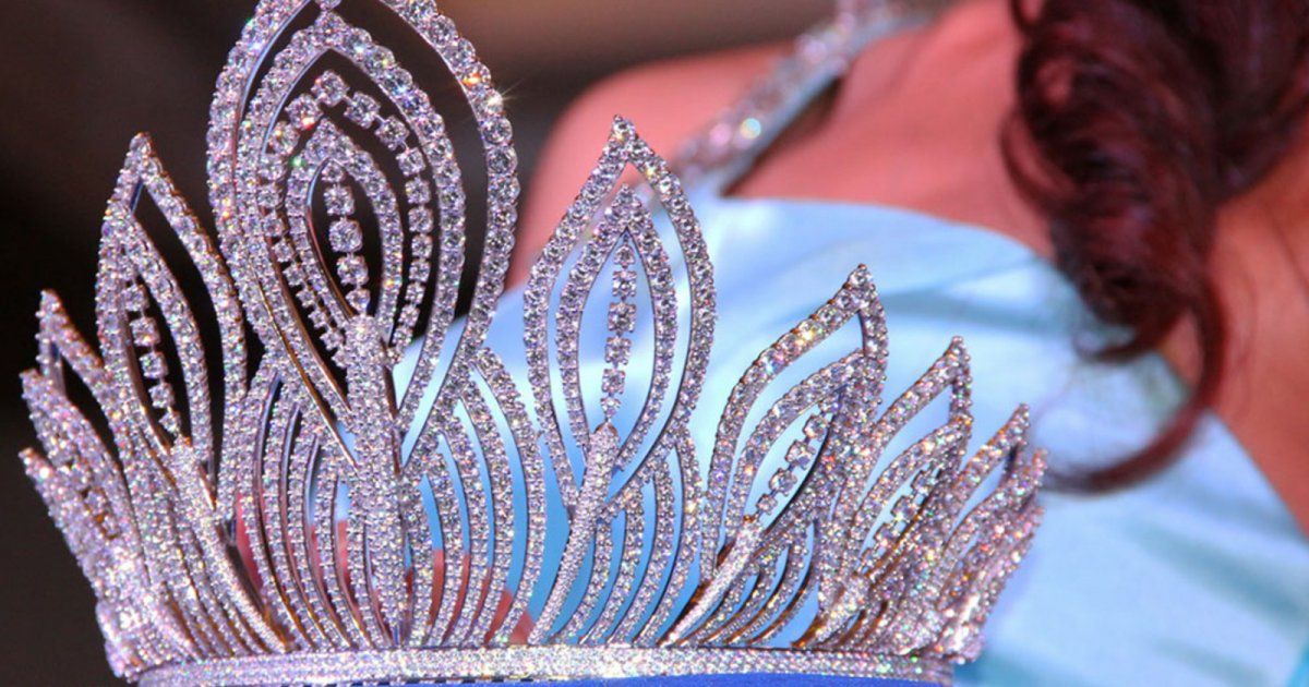 شاهد .. صور نادرة لـ لارا بداوي ملكة جمال لبنان 1994 التي اختفت بعد انتخابها