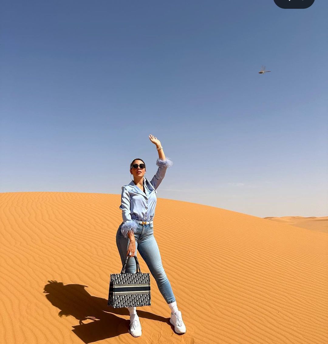 من صحراء السعودية : جورجينا تنشر صور جديدة
