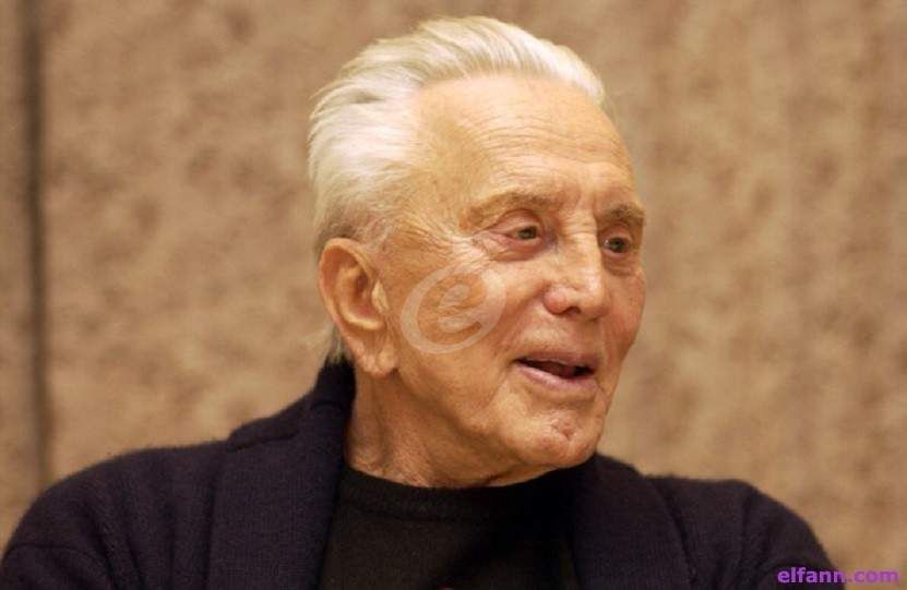 شاهد .. سيرة كيرك دوغلاس تروي كيف ساهمت نشأته بجعله ممثلاً مكروهاً في هوليوود