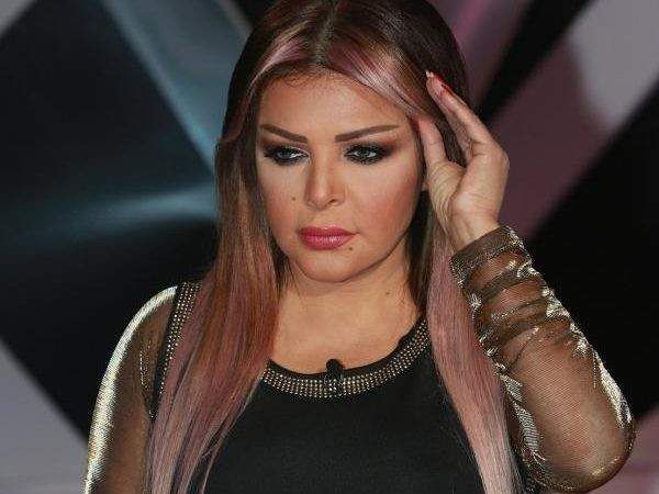 شاهد .. فلة الجزائرية تتعرض لحادث وتستغيث لمساعدتها في العلاج-بالفيديو