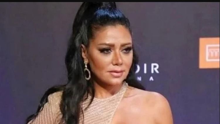 شاهد .. أحدث ظهور لرانيا يوسف فوق الحصان