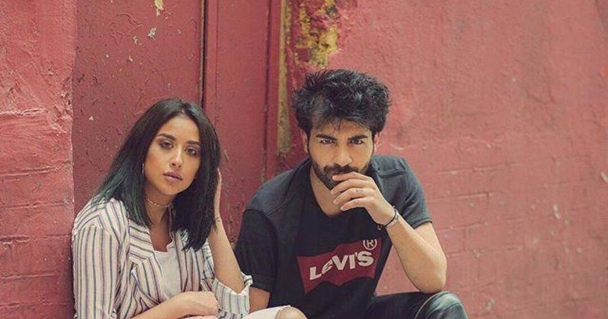 شاهد .. عقيل الرئيسي يحتفل بعيد ميلاد فرح الهادي.. وأجواء رومانسية رائعة