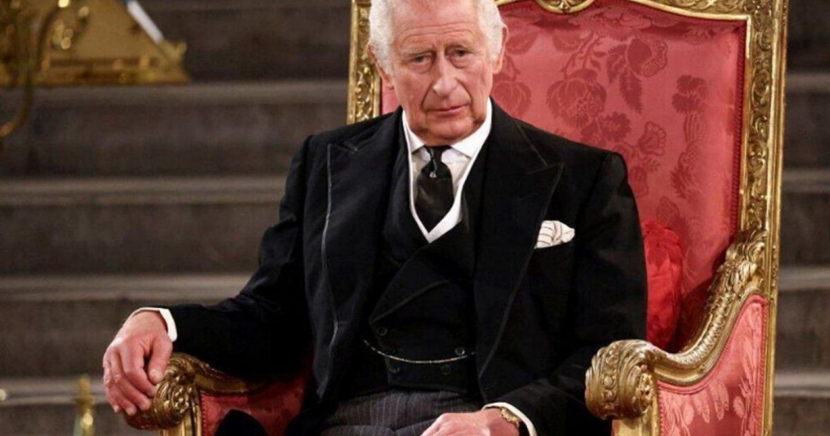 شاهد .. طالبة تحرج الملك تشارلز في هذا الطلب... وما علاقة نجله
