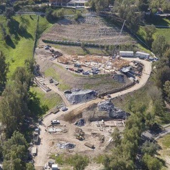 شاهد .. صور أولية لقصر كايلي جينر الضخم.. وسعر الأرض هائل