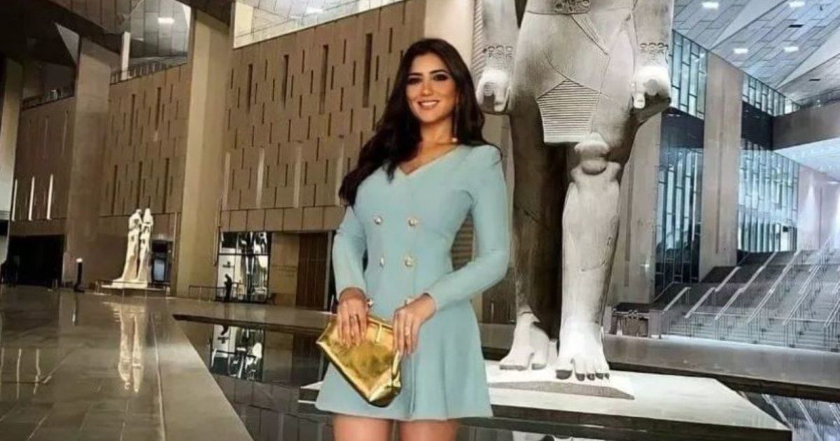 شاهد .. إليكم سعر فستان مي عمر من Balmain .. باهظ الثمن