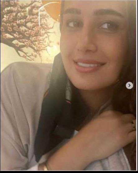 القديسة حلا شيحة بتلعب الحجاب : شوية لابساه وشويه قلعاه