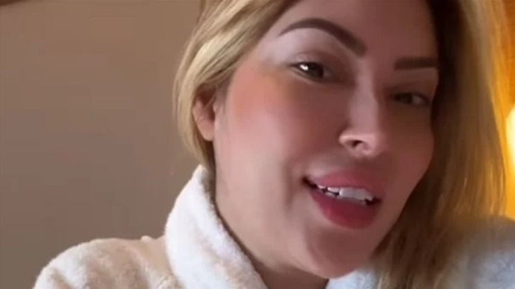 مريم الدباغ إتهورت وطلعت علي جمهورها بروب النوم