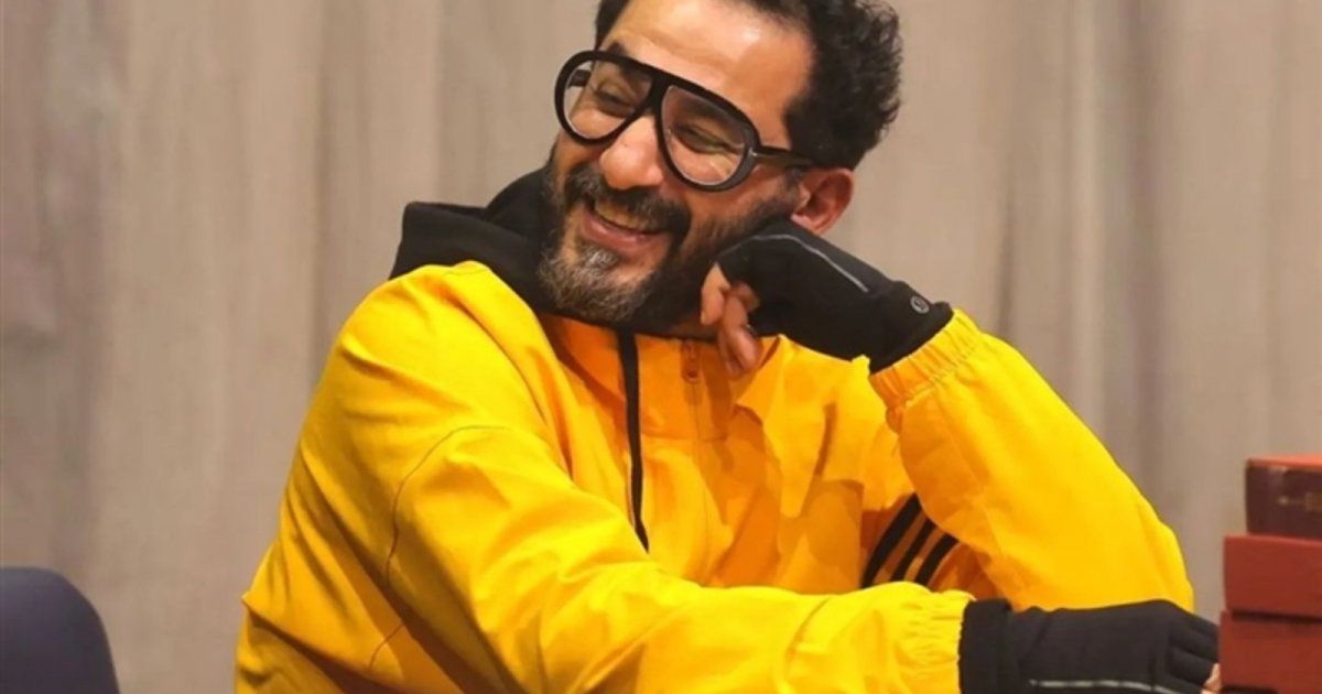 شاهد .. بعد غياب 21 عاماً.. أحمد حلمي يعود للمسرح بـ "ميمو"